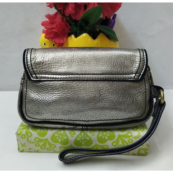 Marc By Marc Jacobs Metallic Silver Leather Buckle Wristlet - Coin Wallet - Picture 2 of 13